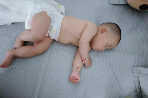 高唐宝宝拉屎有黑色颗粒