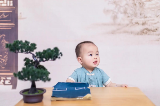 高唐宝宝总是抠鼻子